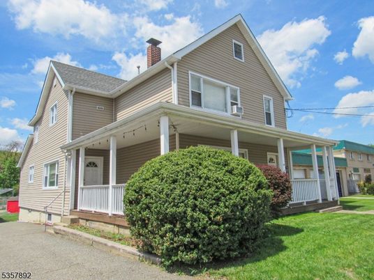 Exterior, Facade, Queen Anne Victorian