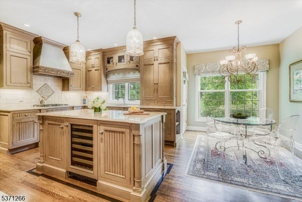 Chandelier, Dining room, Interior, Kitchen, Pendant Lights, Recessed Lighting, Wood Texture Flooring