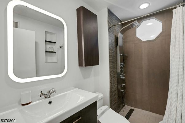 Bathroom, Interior, Recessed Lighting