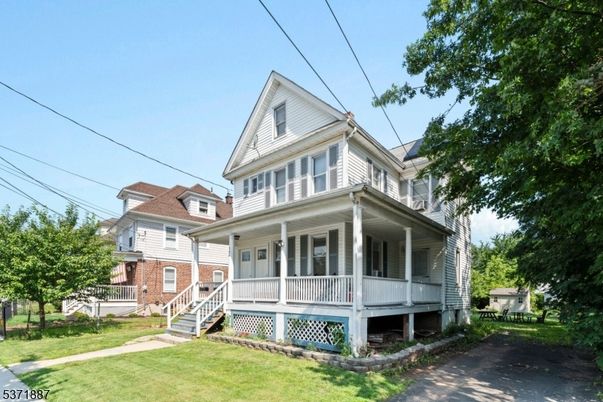 Exterior, Facade, Queen Anne Victorian