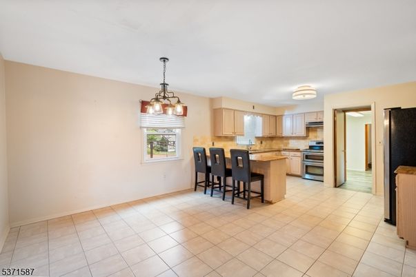 Chandelier, Dining room, Interior, Kitchen, Pendant Lights, Stainless Steel Appliances