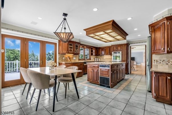 Dining room, Interior, Kitchen, Pendant Lights, Recessed Lighting, Stainless Steel Appliances