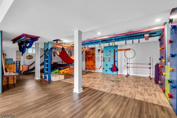 Interior, Recessed Lighting, Wood Texture Flooring