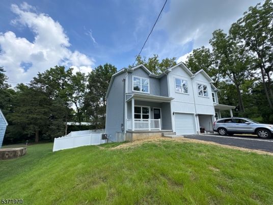 Attached, Backyard, Exterior, Facade, Queen Anne Victorian