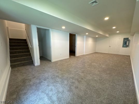 Empty room, Interior, Recessed Lighting