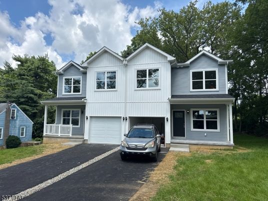 Attached, Exterior, Facade, Rowhouse