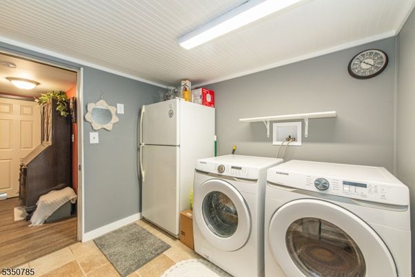 Interior, Washer, Wood Texture Flooring