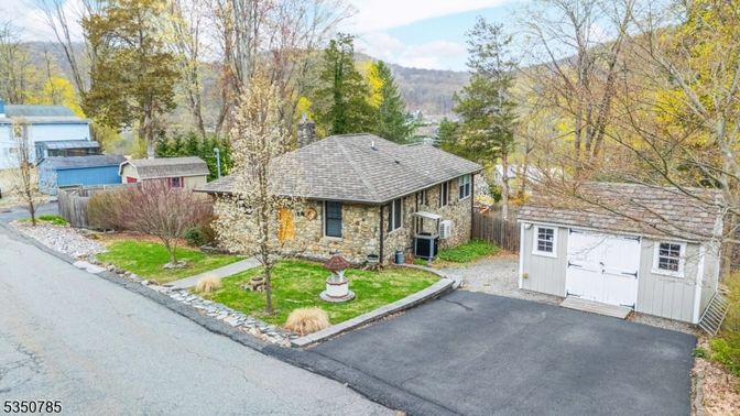 Detached Garage, Exterior