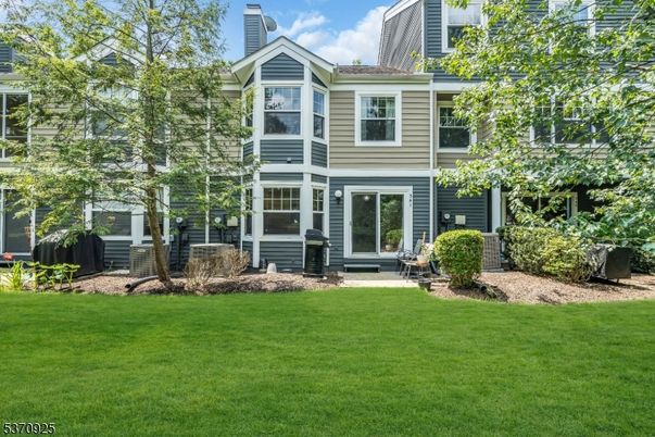Backyard, Exterior, Facade, Queen Anne Victorian
