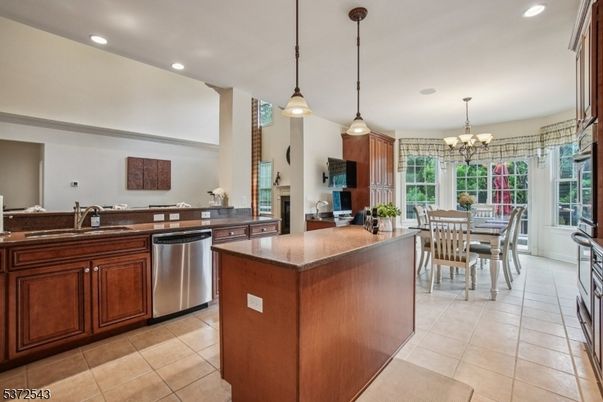 Chandelier, Dining room, Interior, Kitchen, Pendant Lights, Recessed Lighting, Stainless Steel Appliances