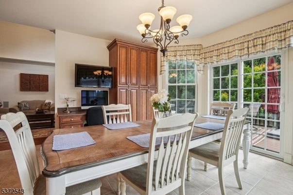 Chandelier, Dining room, Interior