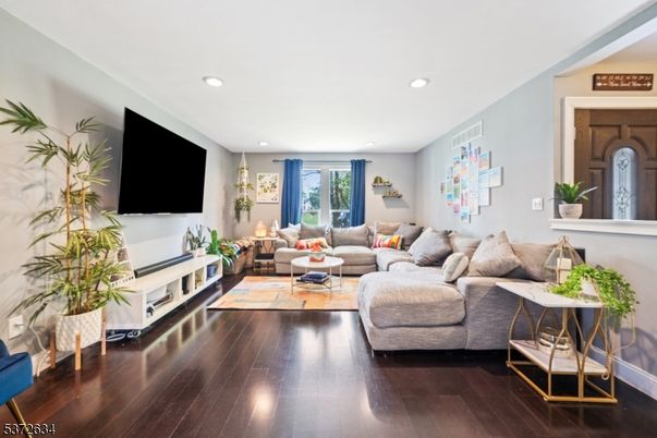 Interior, Living room, Recessed Lighting, Wood Texture Flooring