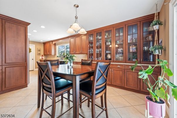 Dining room, Interior, Pendant Lights, Recessed Lighting