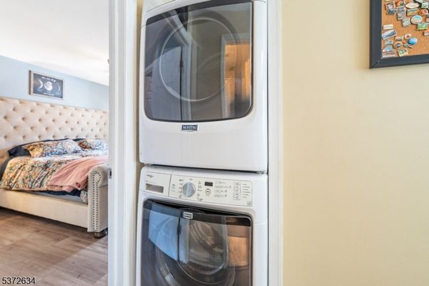 Bedroom, Interior, Utility Closets, Washer, Wood Texture Flooring