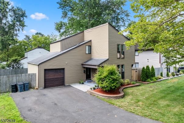 Attached, Exterior, Facade, Farmhouse