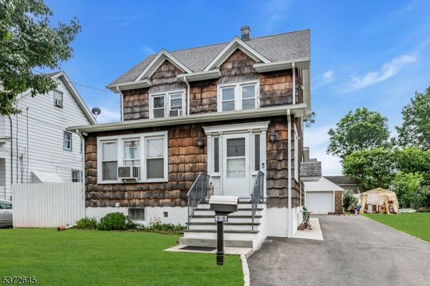 Backyard, Exterior, Facade, American Foursquare
