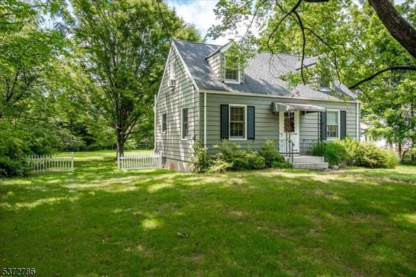 Backyard, Exterior, Facade, Cape Cod
