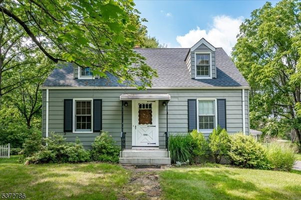 Exterior, Facade, Cape Cod