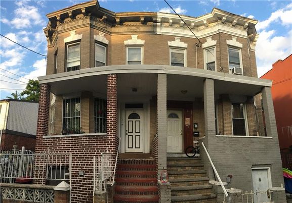 Exterior, Facade, Brick Facade, Rowhouse