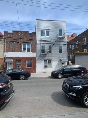 Exterior, Facade, Brick Facade, Rowhouse