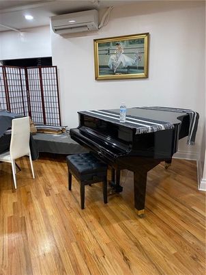 Interior, Piano, Recessed Lighting, Wood Texture Flooring