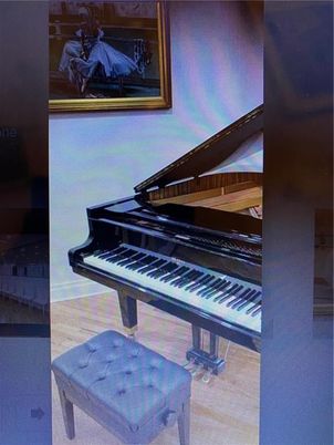 Interior, Piano