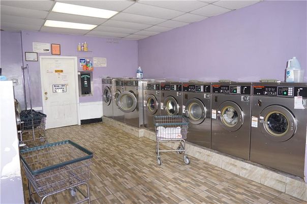 Interior, Washer, Wood Texture Flooring