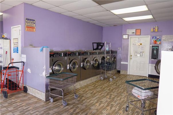 Interior, Recessed Lighting, Washer, Wood Texture Flooring
