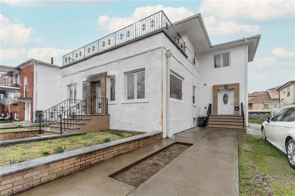 Exterior, Facade, None