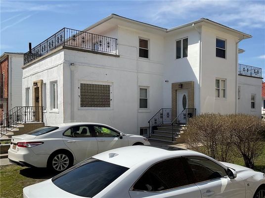 Exterior, Facade, Rowhouse