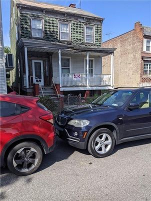 Exterior, Facade, Rowhouse
