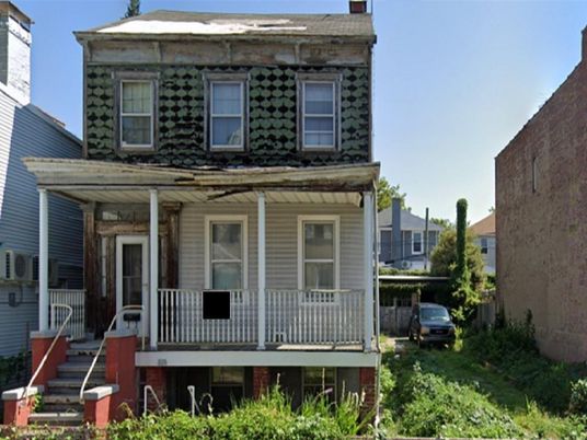 Exterior, Facade, American Foursquare