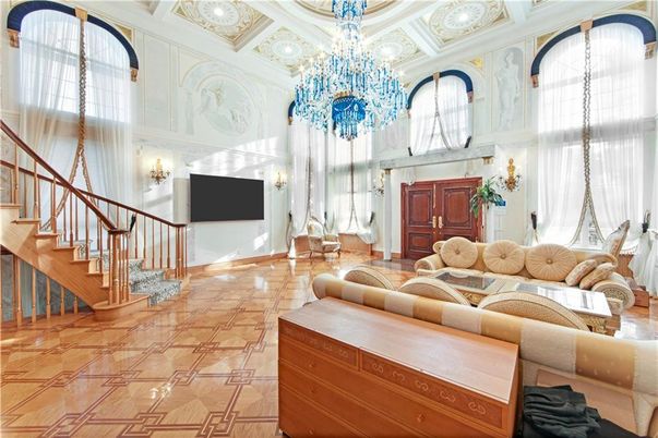 Chandelier, Interior, Living room