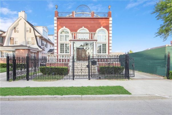 Exterior, Facade, French Provincial