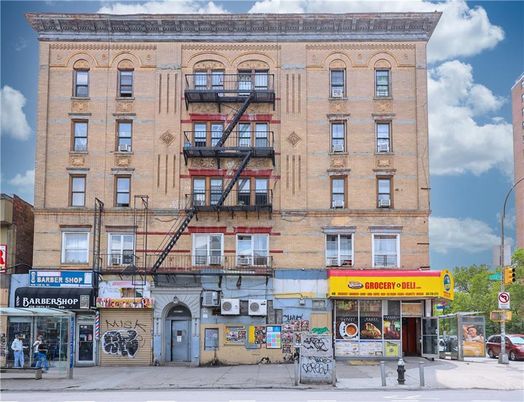 Exterior, Facade, Rowhouse