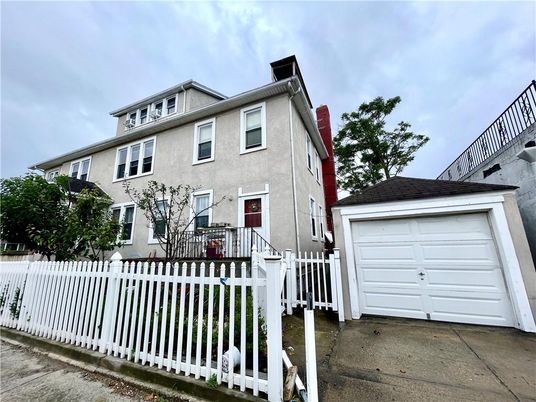 Attached, Detached Garage, Exterior, Facade, American Foursquare