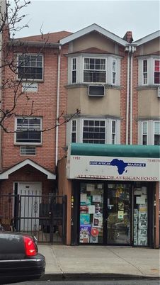 Exterior, Facade, Brick Facade, Rowhouse