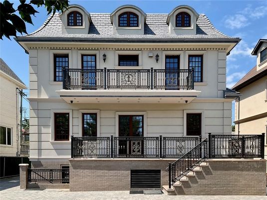 Exterior, Facade, French Provincial