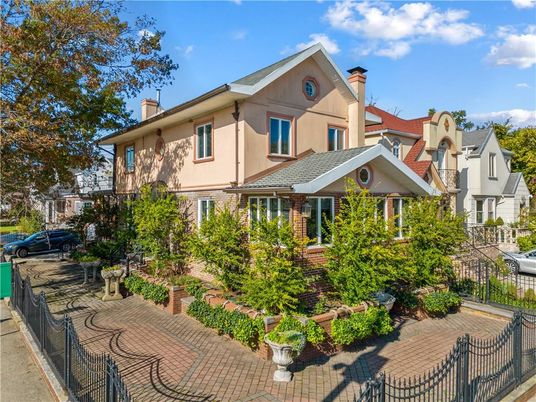 Exterior, Facade, Brick Facade, Queen Anne Victorian