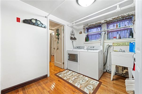 Interior, Washer, Wood Texture Flooring