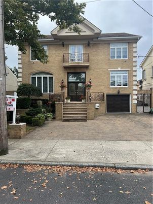Attached, Exterior, Facade, Brick Facade, Rowhouse