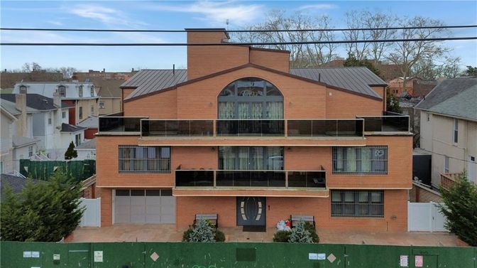 Attached, Exterior, Facade, Modern