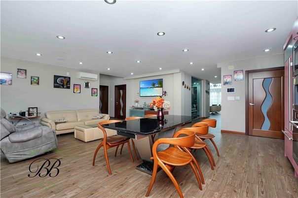 Dining room, Interior, Living room, Recessed Lighting, Wood Texture Flooring
