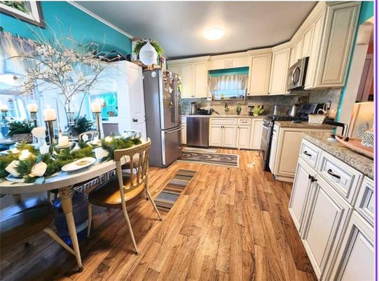 Dining room, Interior, Kitchen, Stainless Steel Appliances, Wood Texture Flooring