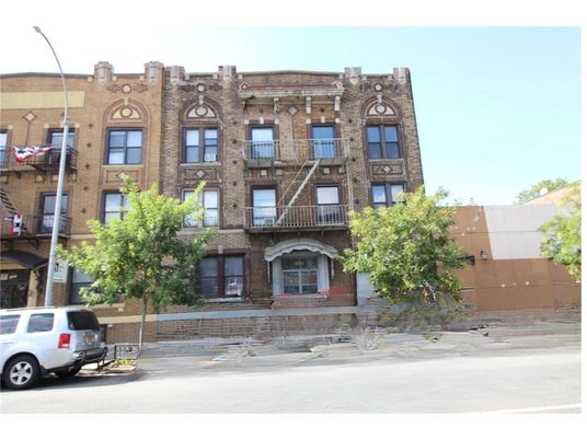 Exterior, Facade, Brick Facade, Rowhouse