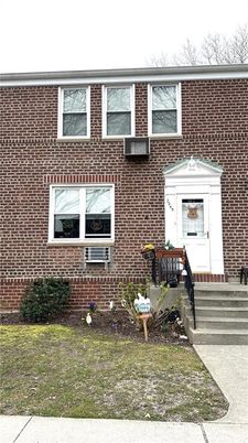 Exterior, Facade, Brick Facade, Georgian
