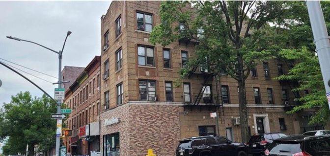 Exterior, Facade, Brick Facade, Rowhouse