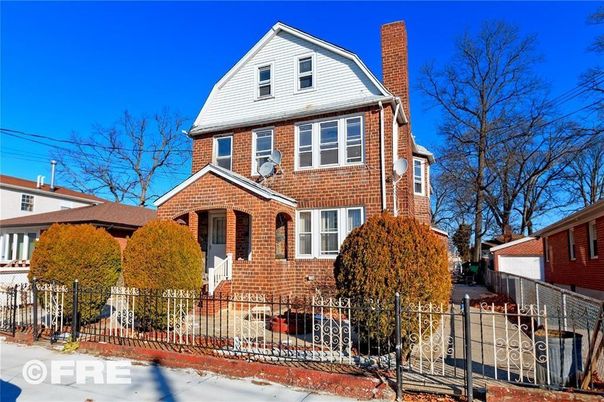 Exterior, Facade, Brick Facade, Queen Anne Victorian