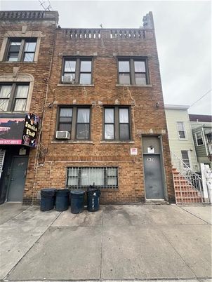 Exterior, Facade, Brick Facade, Rowhouse