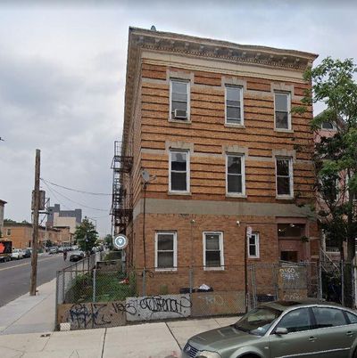 Exterior, Facade, Brick Facade, Rowhouse